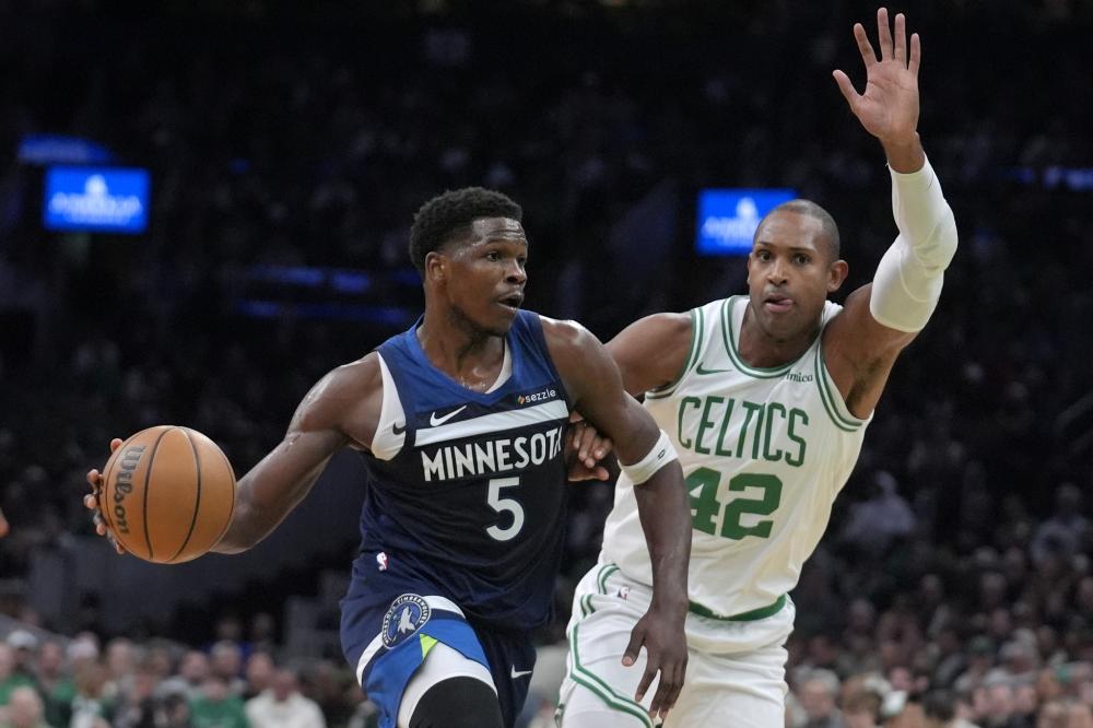 鹰队和绿衫 鹰队和绿衫